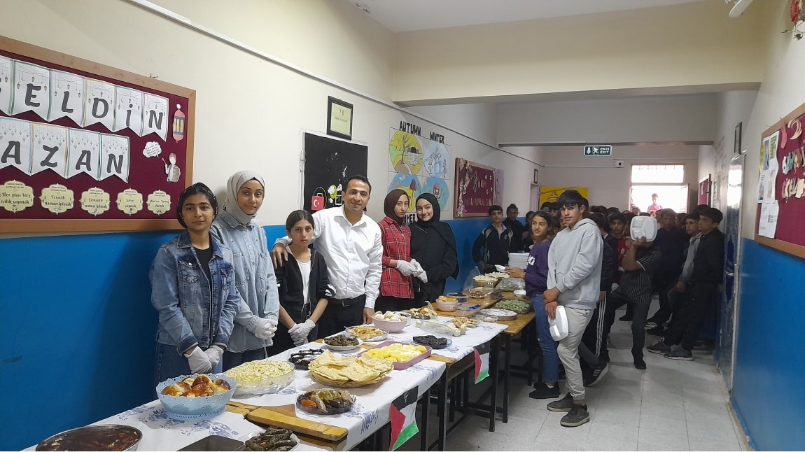 GAZZE'Lİ ÇOCUKLARA YARDIM KERMESİ
